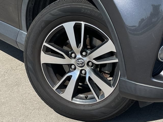Used 2018 Toyota RAV4 XLE w/ Plus Extra Value Package FWD image 9