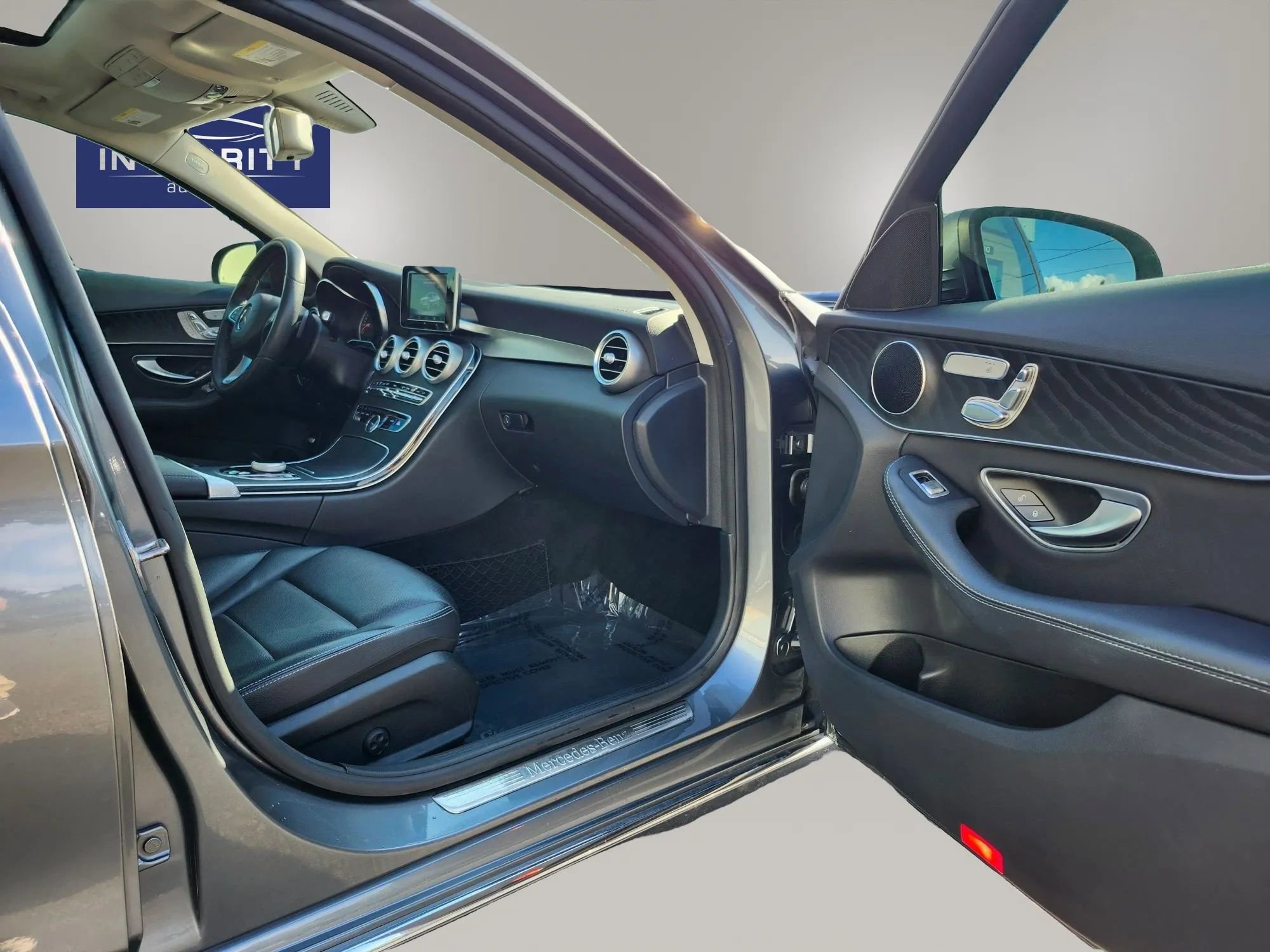 Used 2017 Mercedes-Benz C 300 4MATIC Sedan image 24