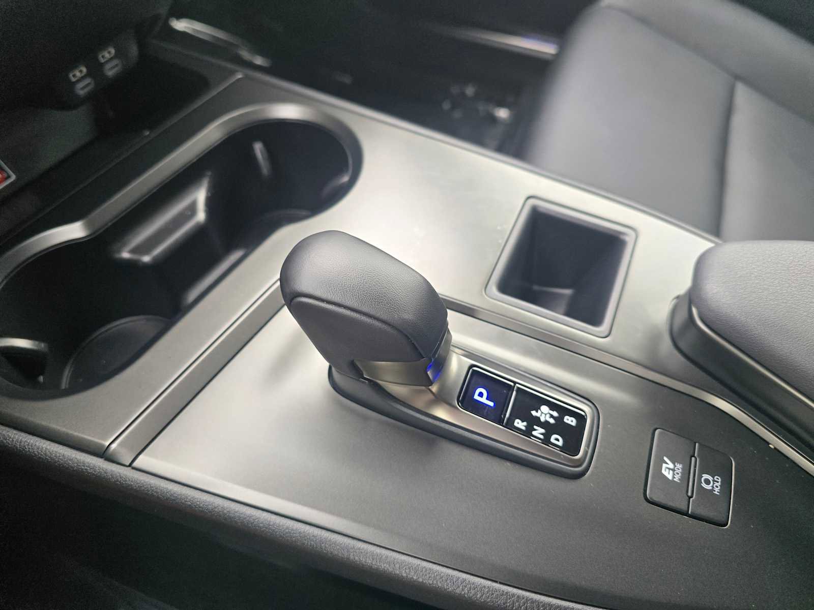 Certified 2025 Lexus UX 300h FWD w/ Accessory Package (Z2) image 31