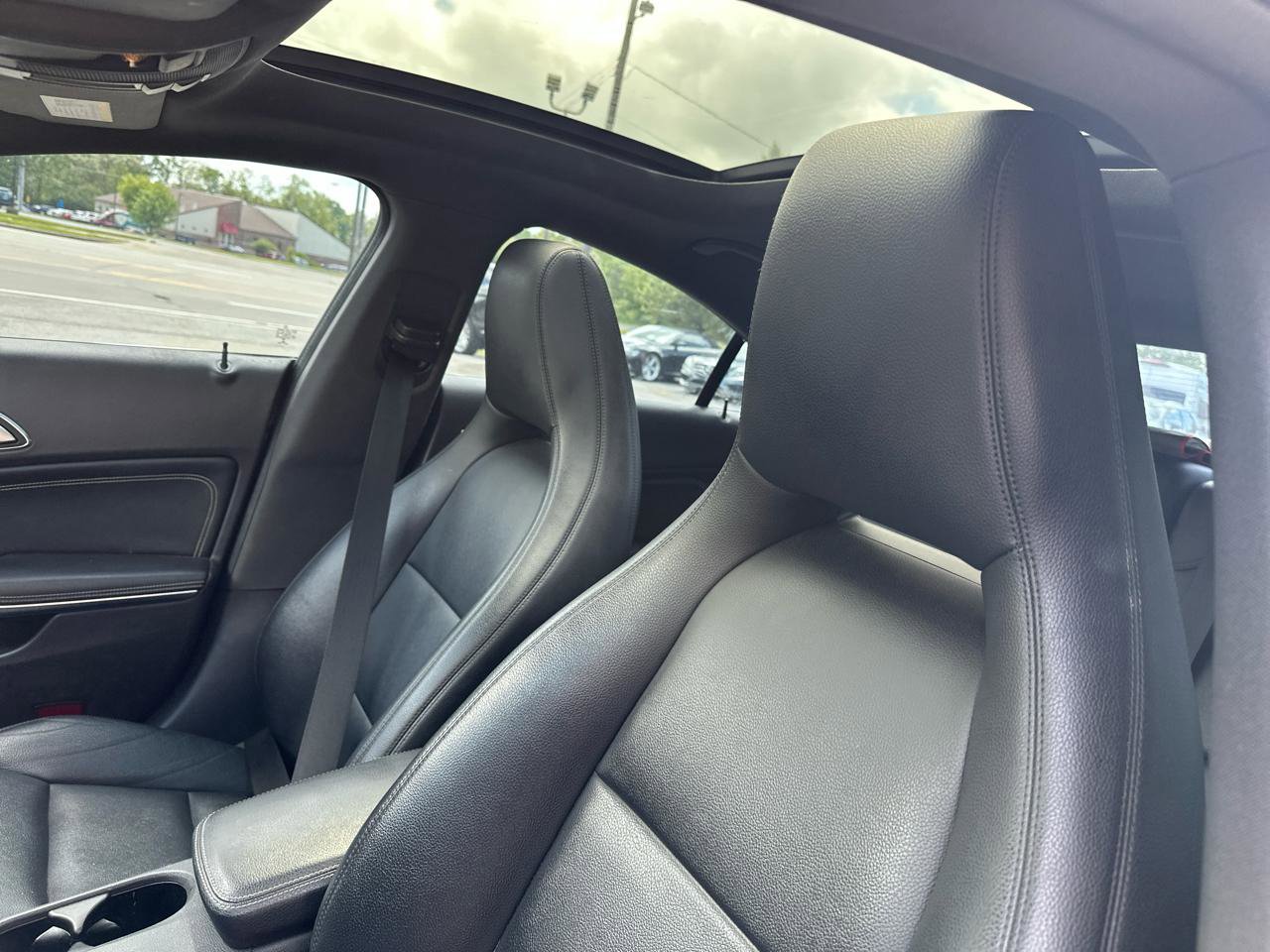 Used 2014 Mercedes-Benz CLA 250 image 9