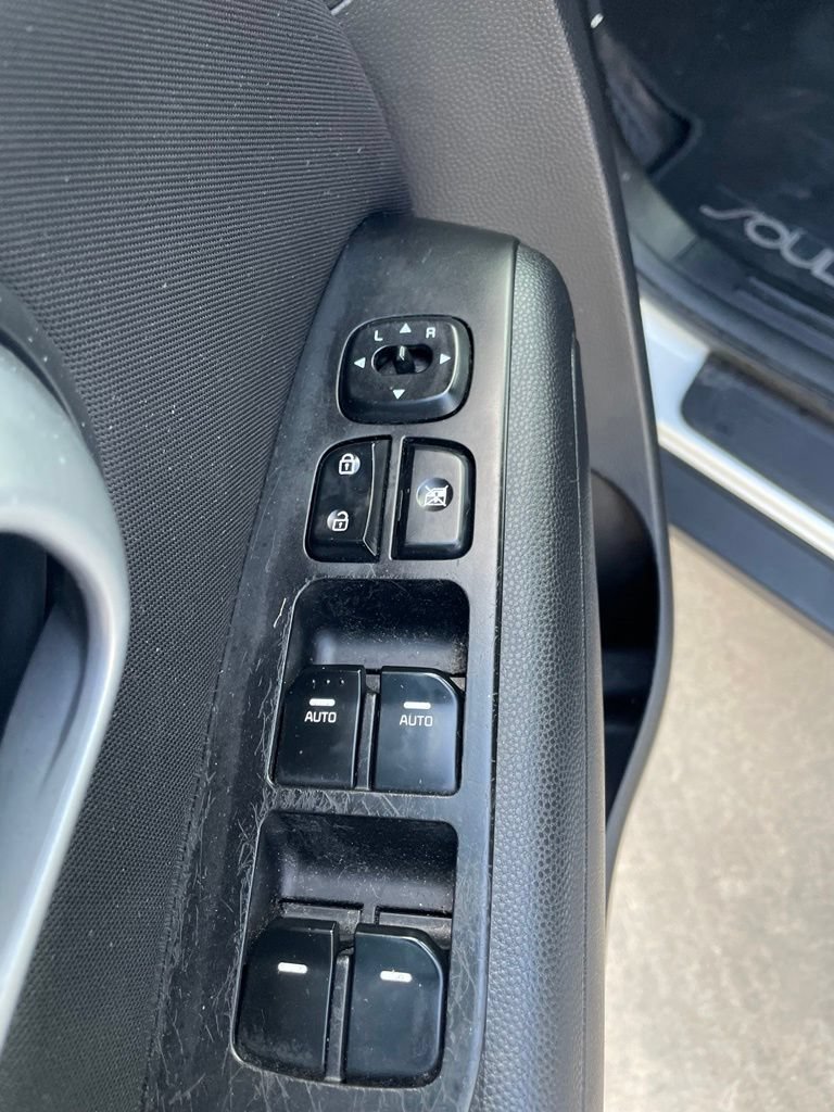 Used 2014 Kia Soul FWD image 15