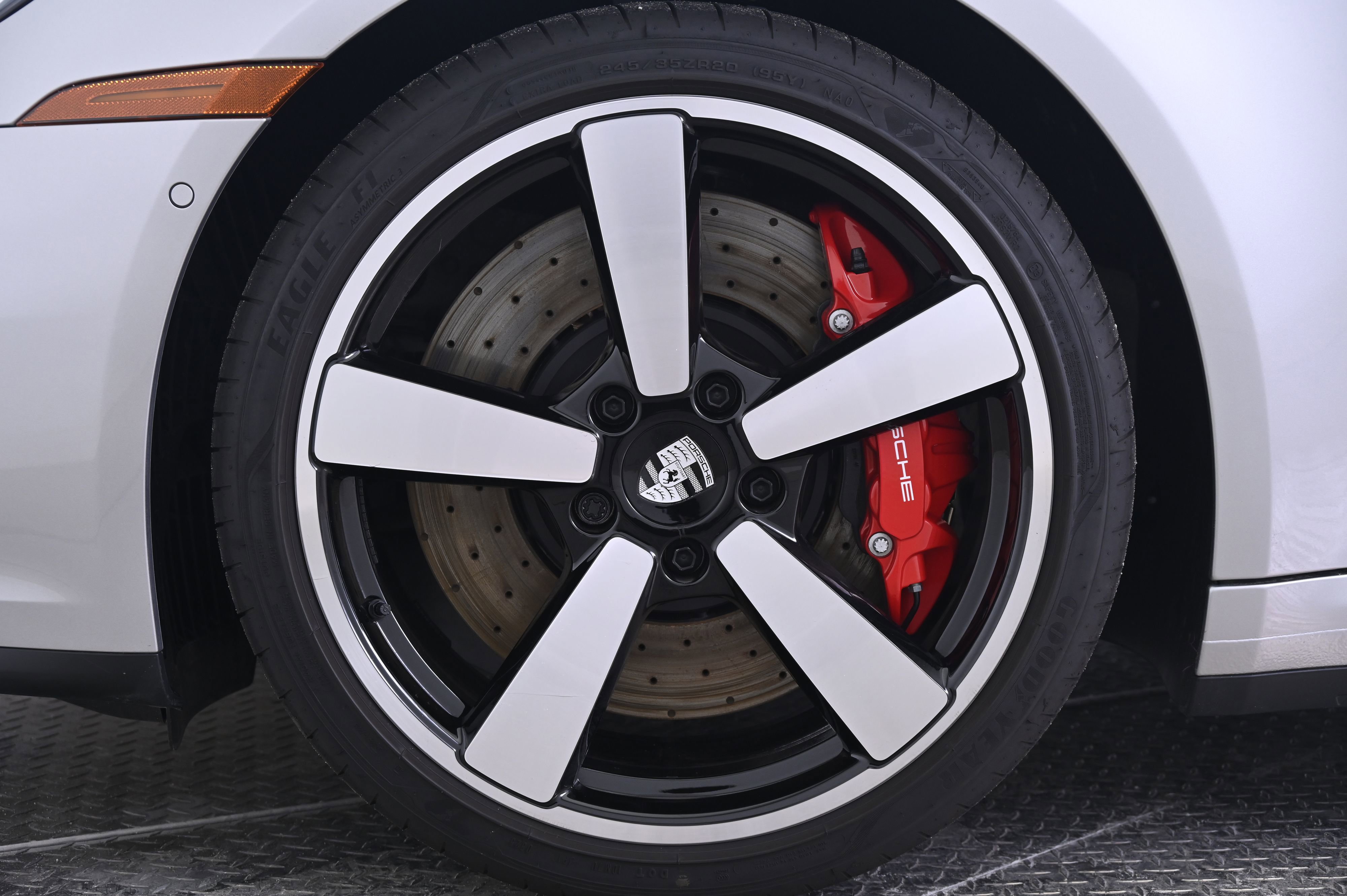 Certified 2025 Porsche 911 Carrera S image 11