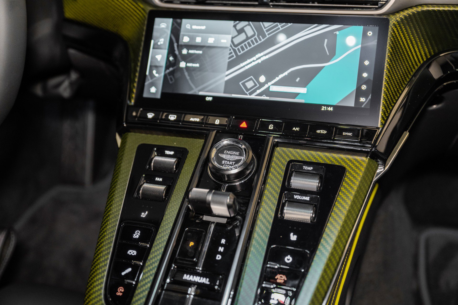 Used 2025 Aston Martin V8 Vantage Coupe image 25