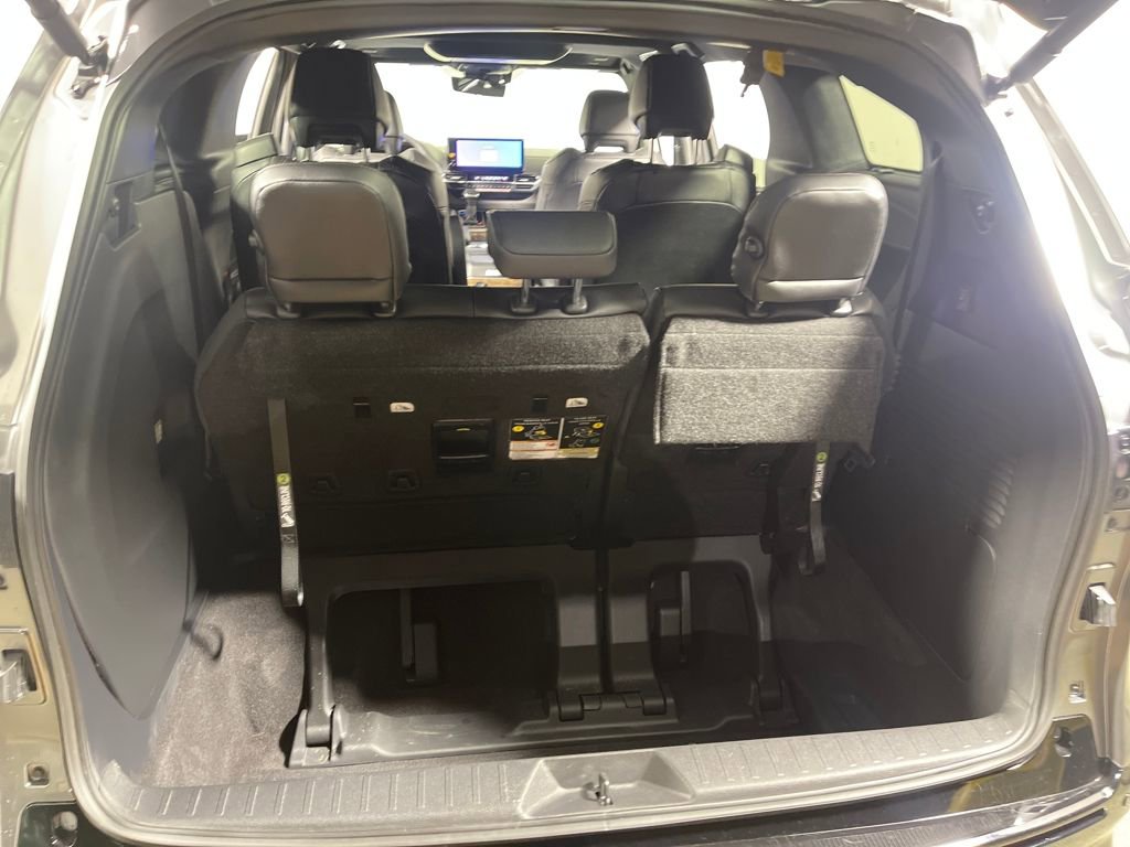 Used 2026 Toyota Sienna Platinum image 10
