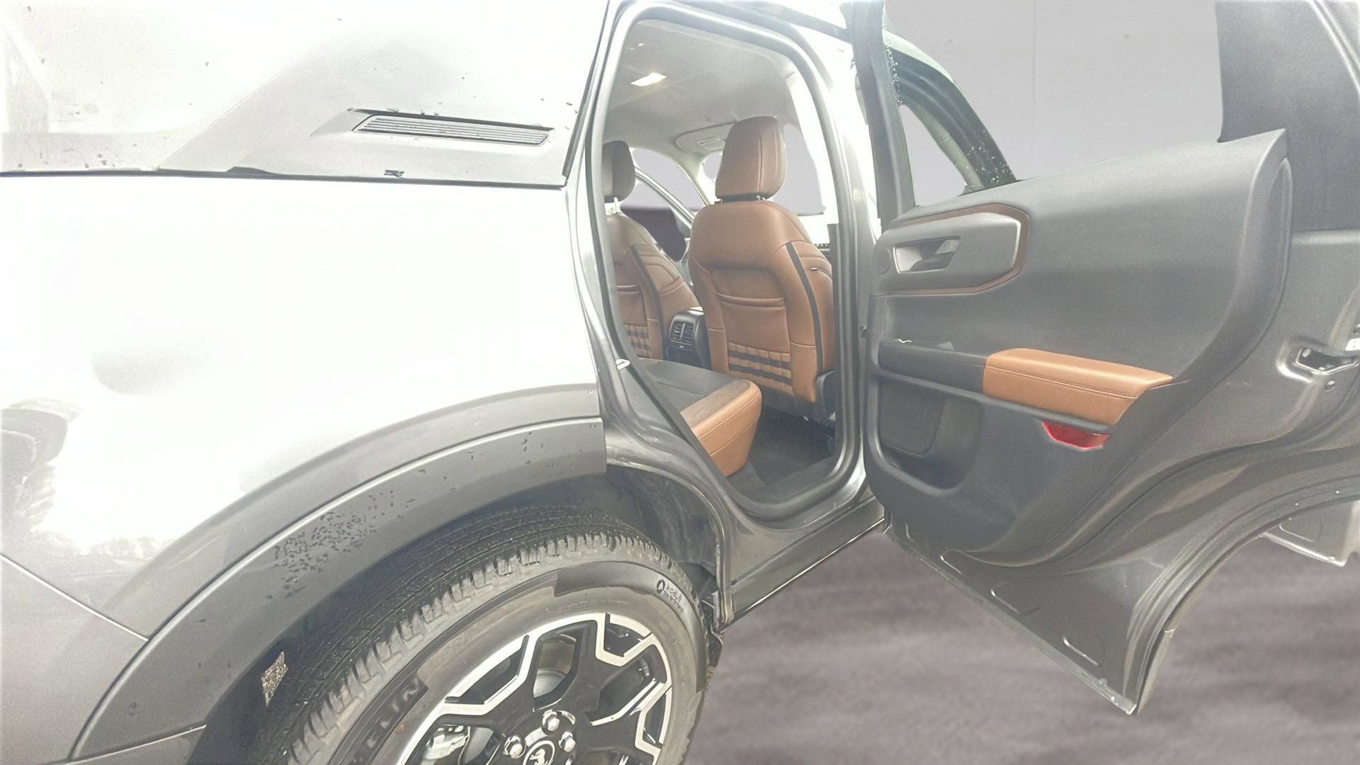 Certified 2025 Ford Bronco Sport Outer Banks w/ Outer Banks Tech Package+ AWD/4WD image 21