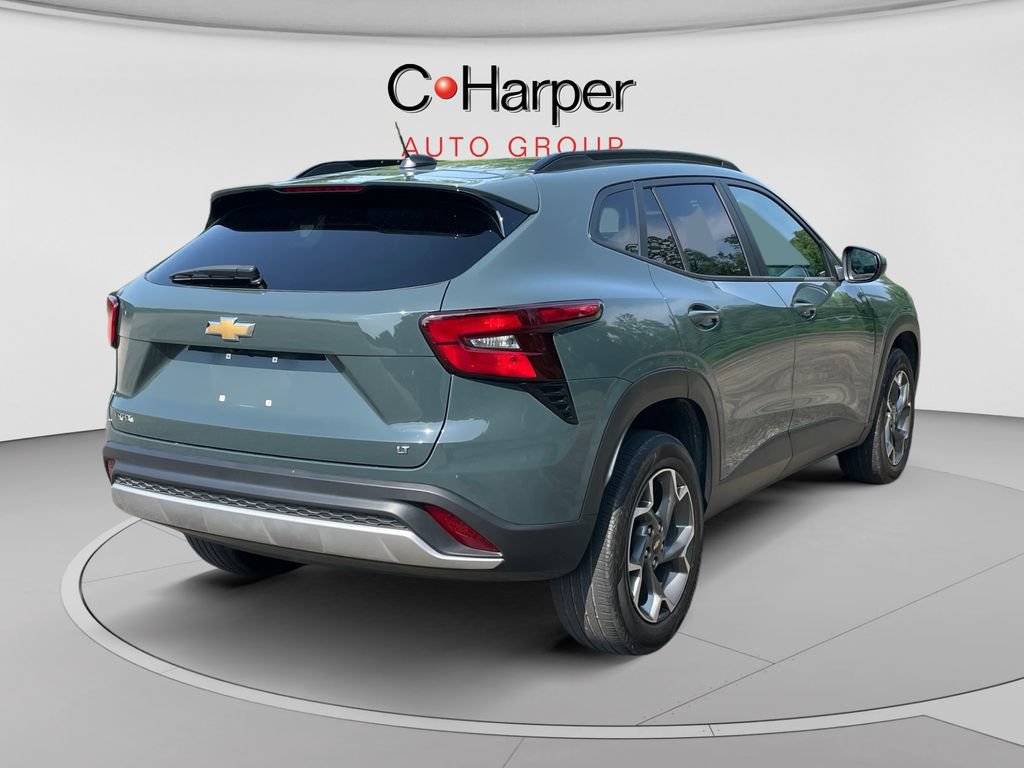 Used 2025 Chevrolet Trax LT FWD image 3