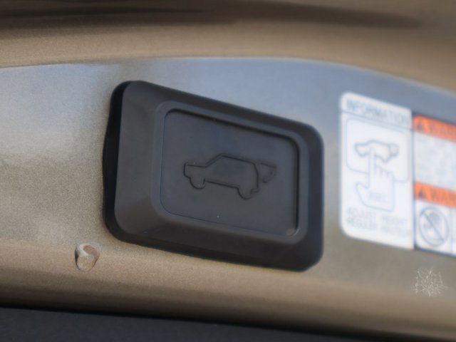 Used 2013 Toyota RAV4 Limited AWD/4WD image 7