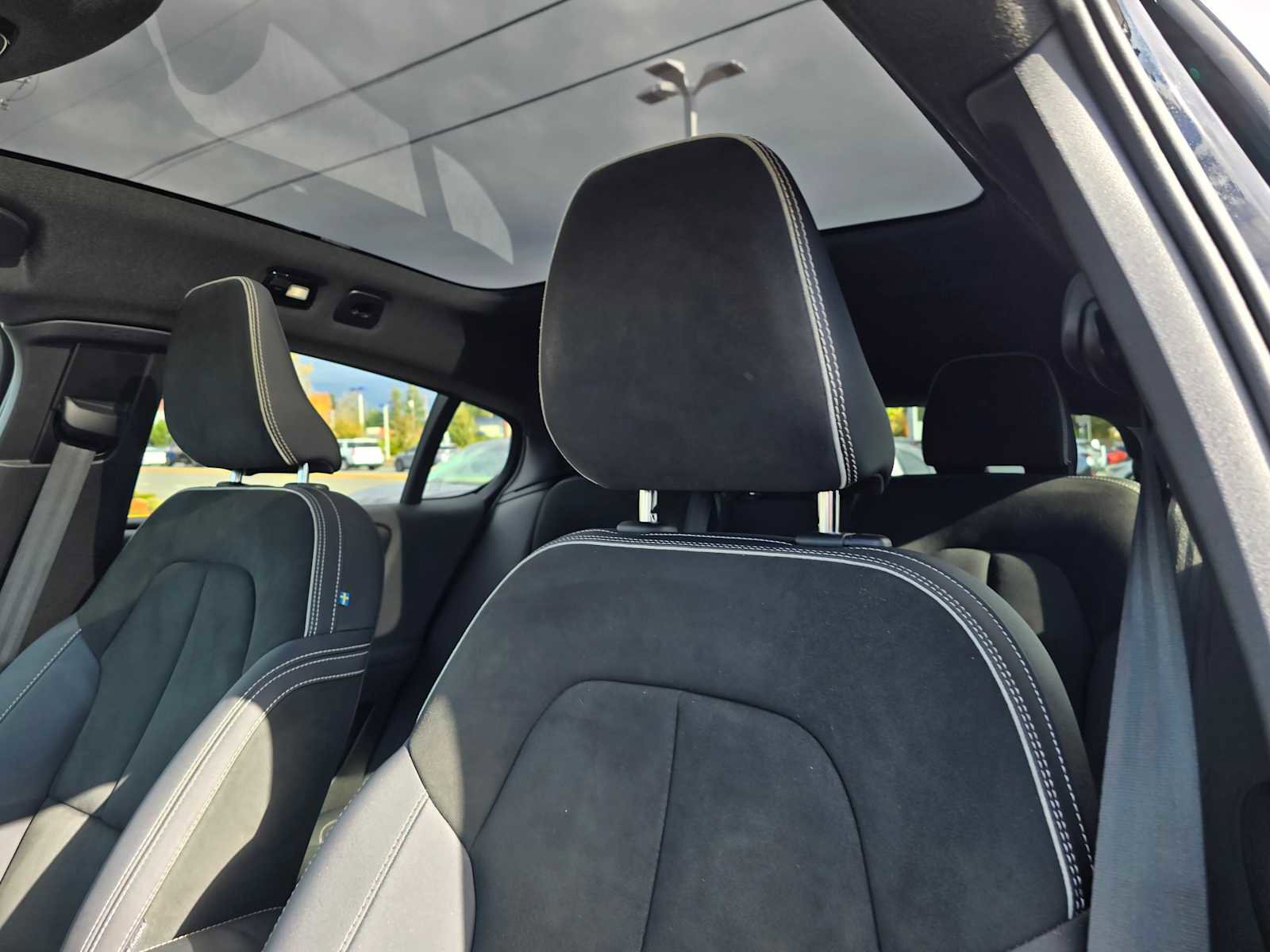 Used 2023 Volvo C40 P8 Recharge Ultimate image 23