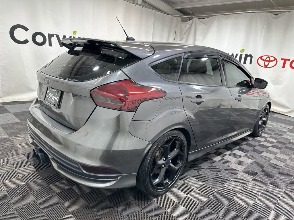 Used 2017 Ford Focus ST w/ Equipment Group 401A image 7