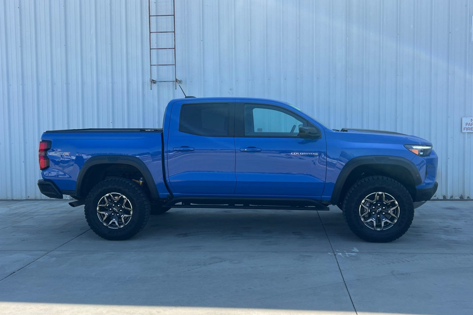 Used 2026 Chevrolet Colorado ZR2 w/ Technology Package AWD/4WD image 3