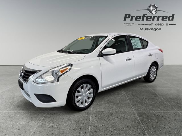 Used 2015 Nissan Versa SV image 10