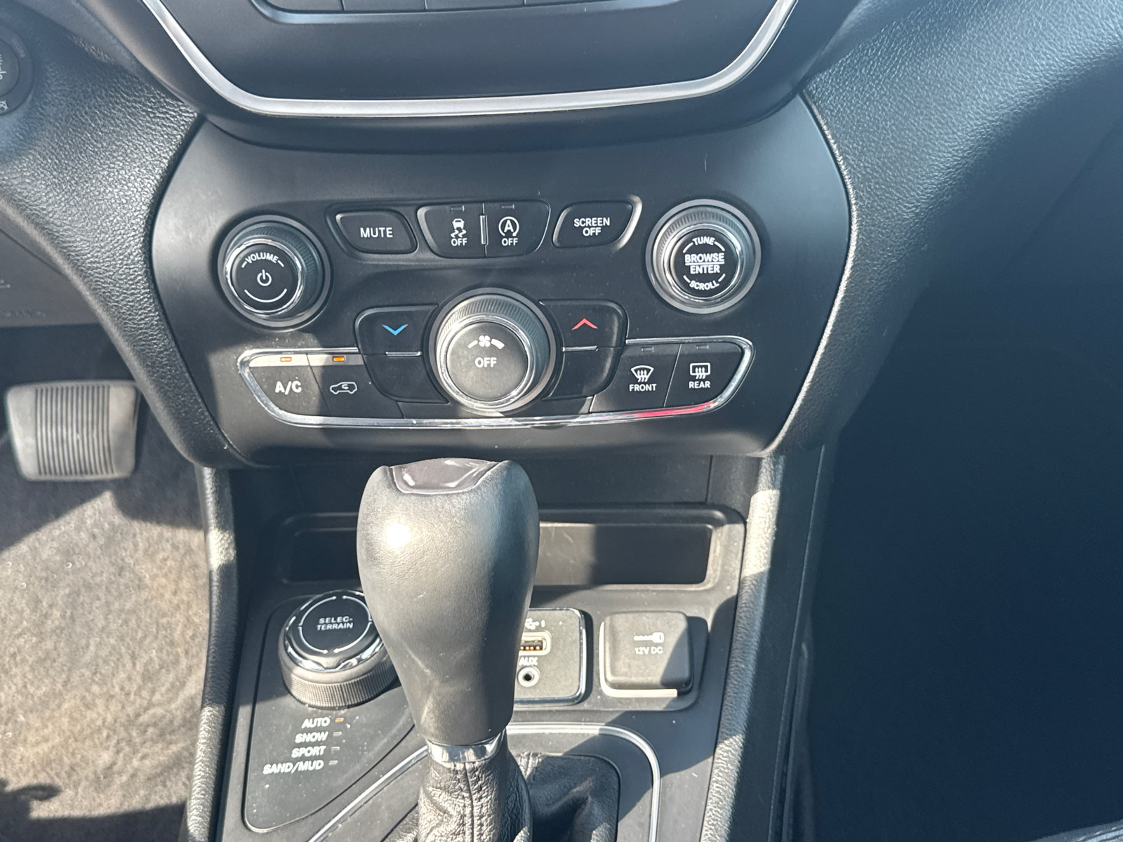 Used 2021 Jeep Cherokee Latitude Lux AWD/4WD image 12