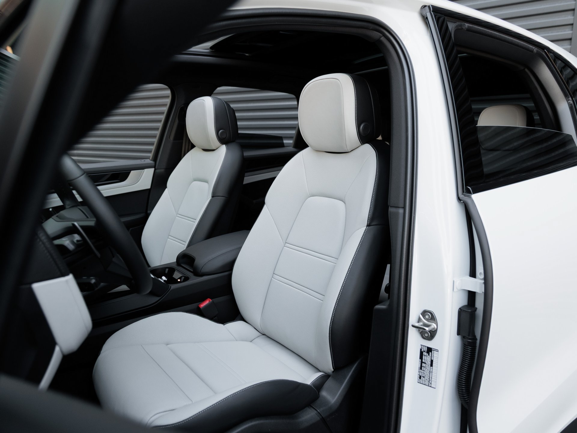 New 2025 Porsche Cayenne S AWD/4WD image 5