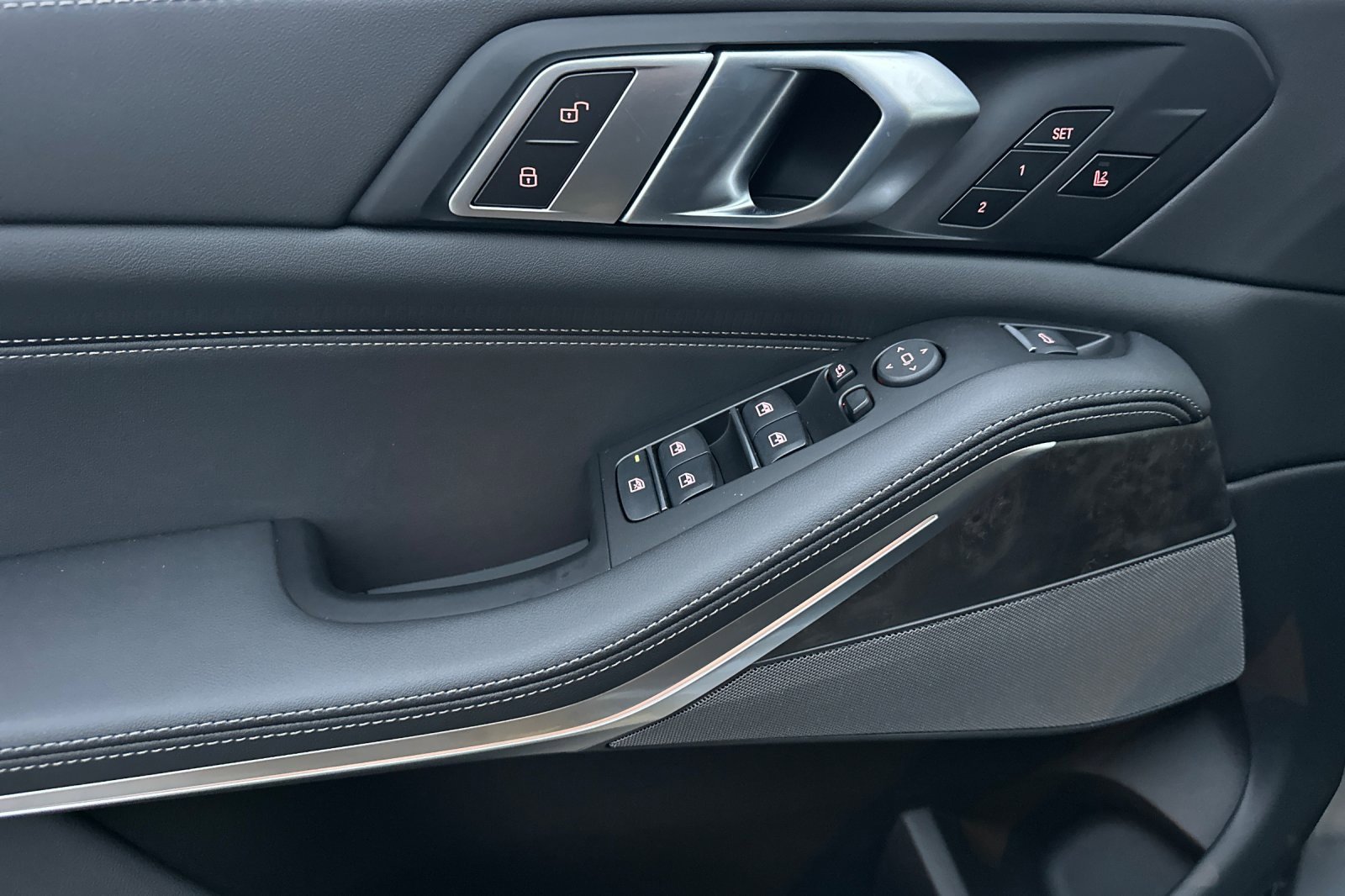 New 2026 BMW X5 xDrive40i w/ M Sport Package image 8