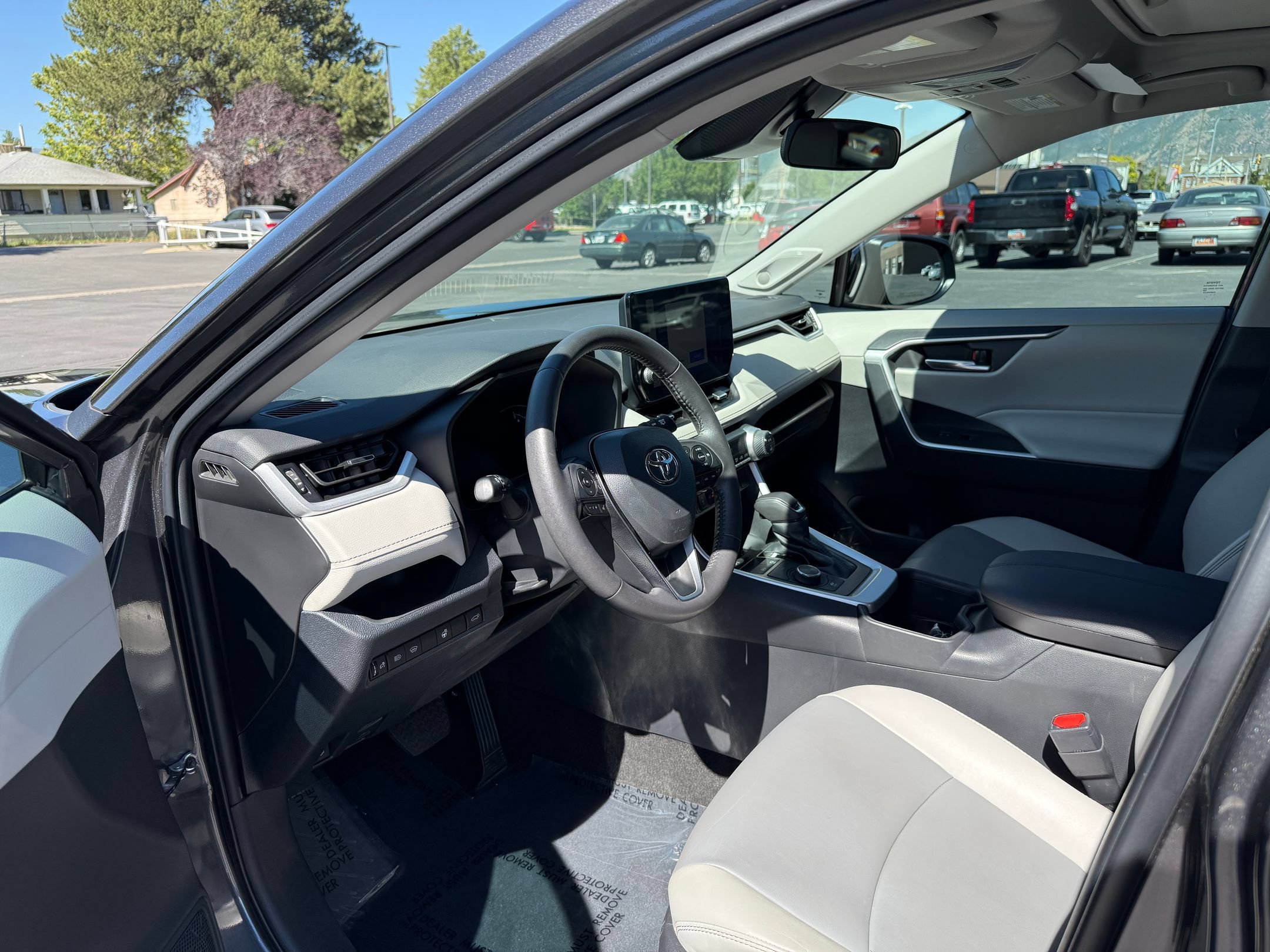 Used 2023 Toyota RAV4 XLE Premium AWD/4WD image 11