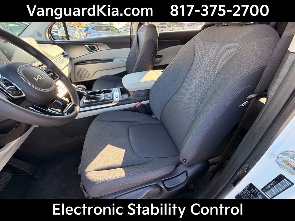 Certified 2024 Kia Carnival LX image 13