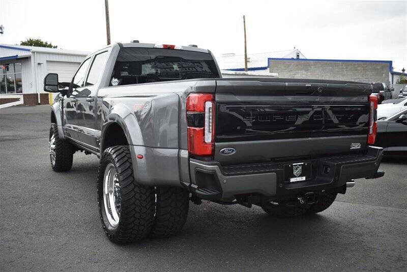 Used 2025 Ford F450 Platinum w/ FX4 Off-Road Package image 3