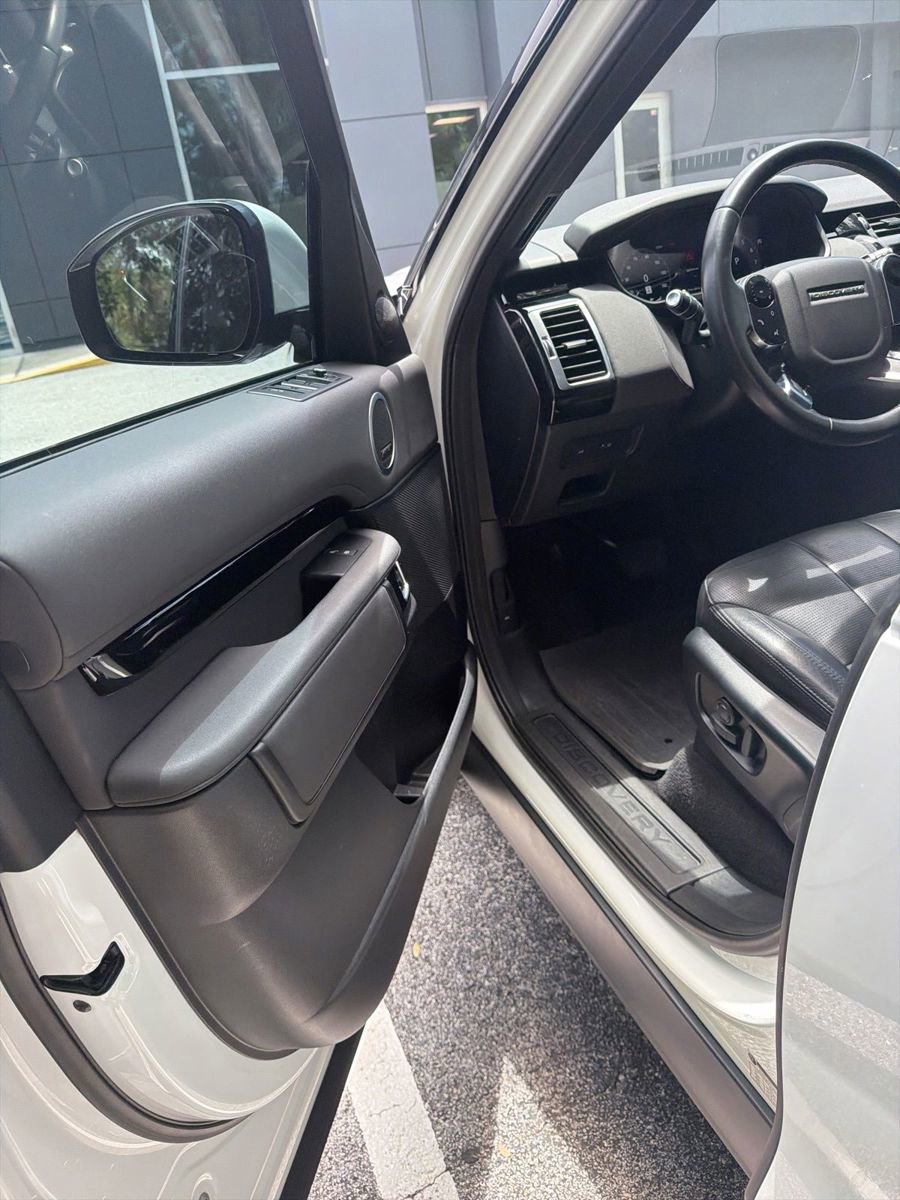 Used 2019 Land Rover Discovery SE AWD/4WD image 4