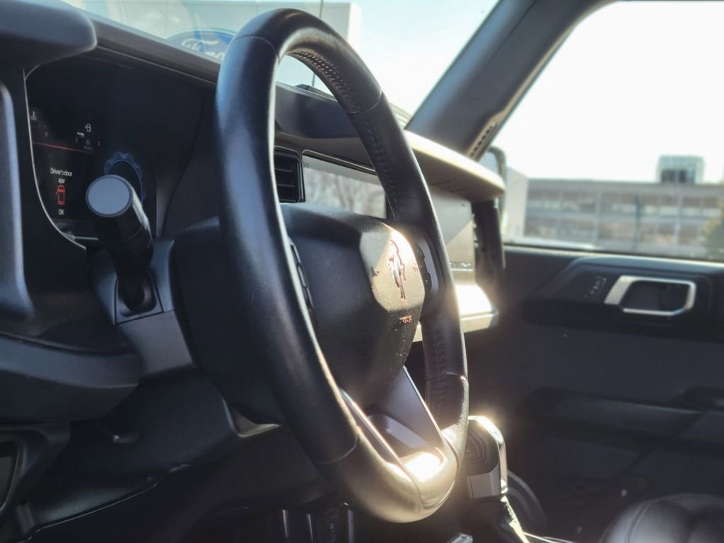 Used 2025 Ford Bronco Badlands image 15
