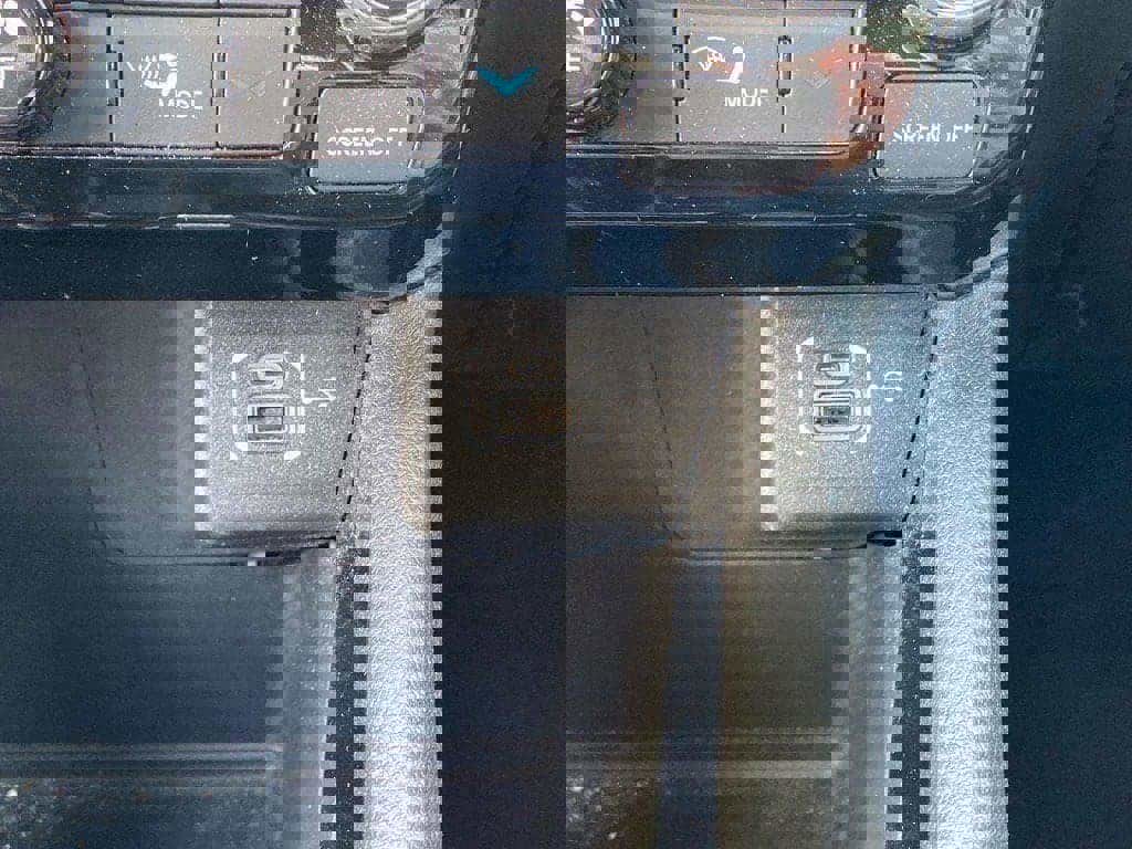 Used 2025 Jeep Compass Limited image 15