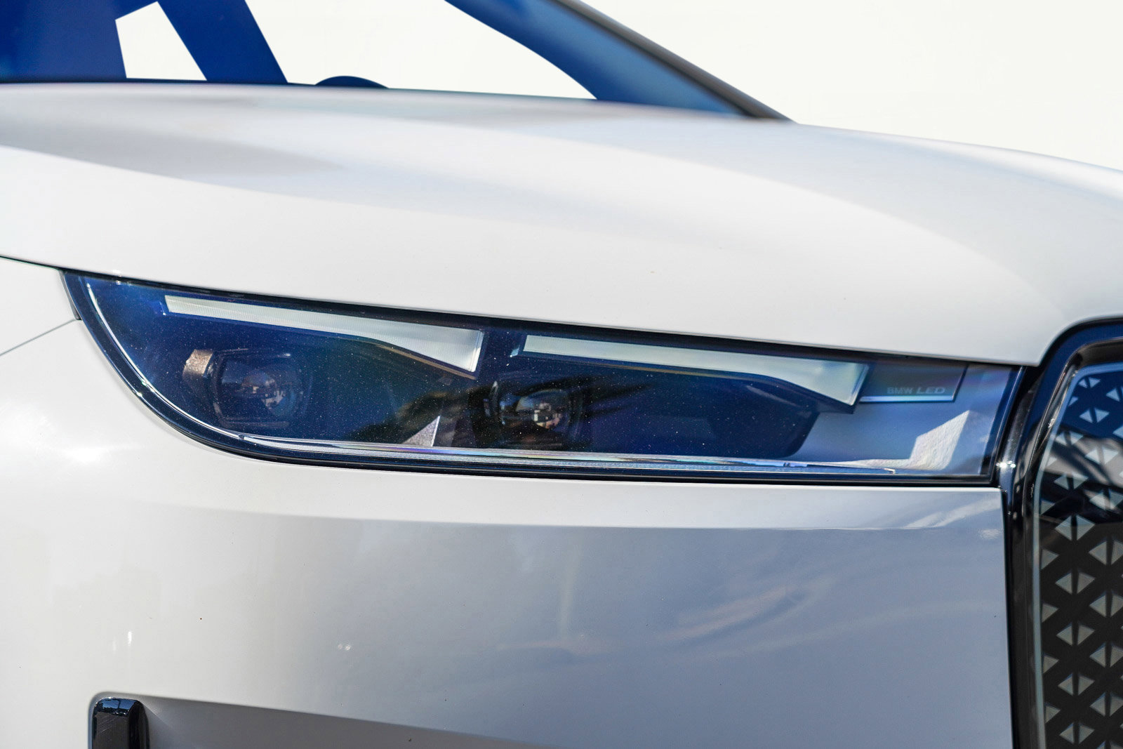 Used 2025 BMW iX xDrive50 image 2