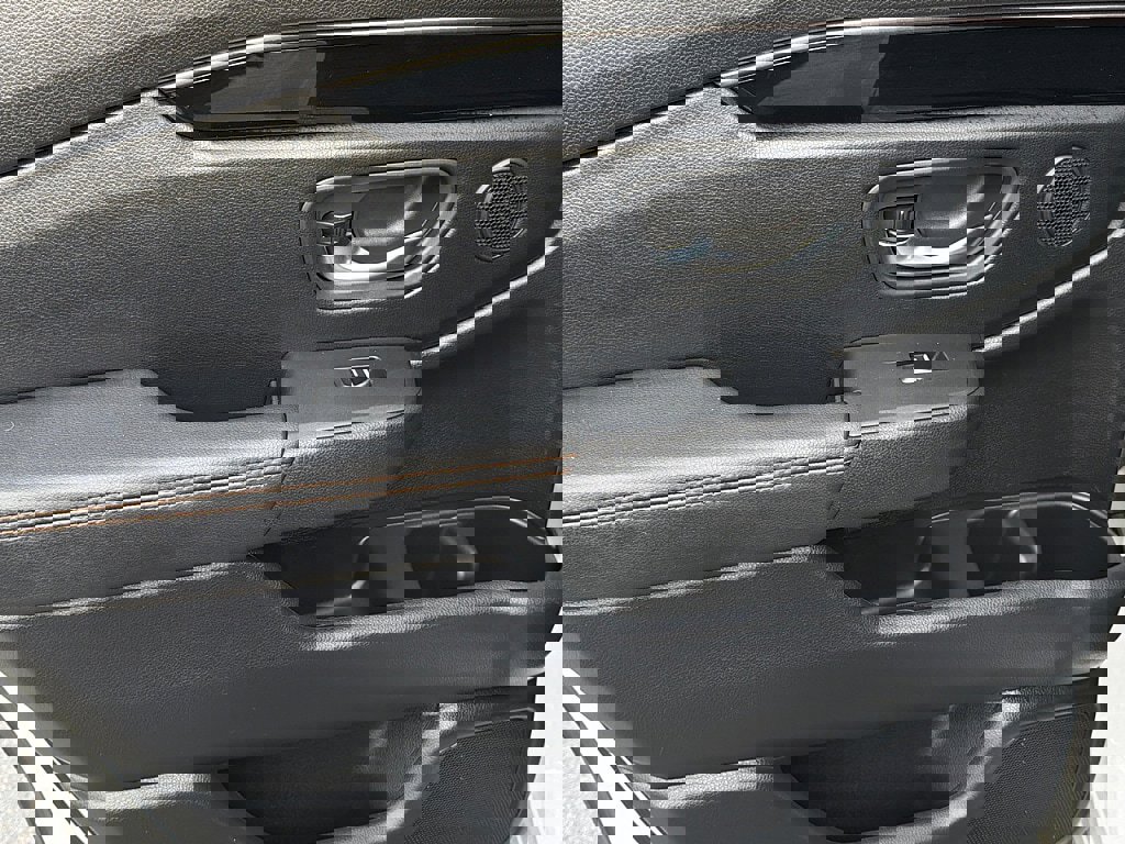 Used 2025 Honda Pilot TrailSport image 8