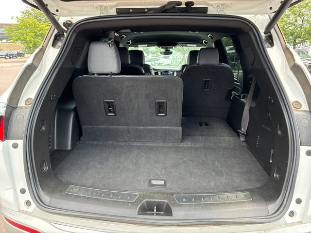 Used 2024 Buick Enclave Premium AWD/4WD image 7