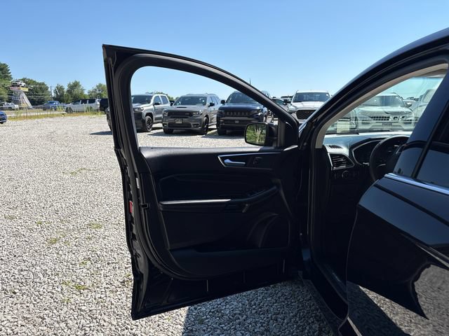 Used 2016 Ford Edge Titanium w/ Equipment Group 301A AWD/4WD image 22