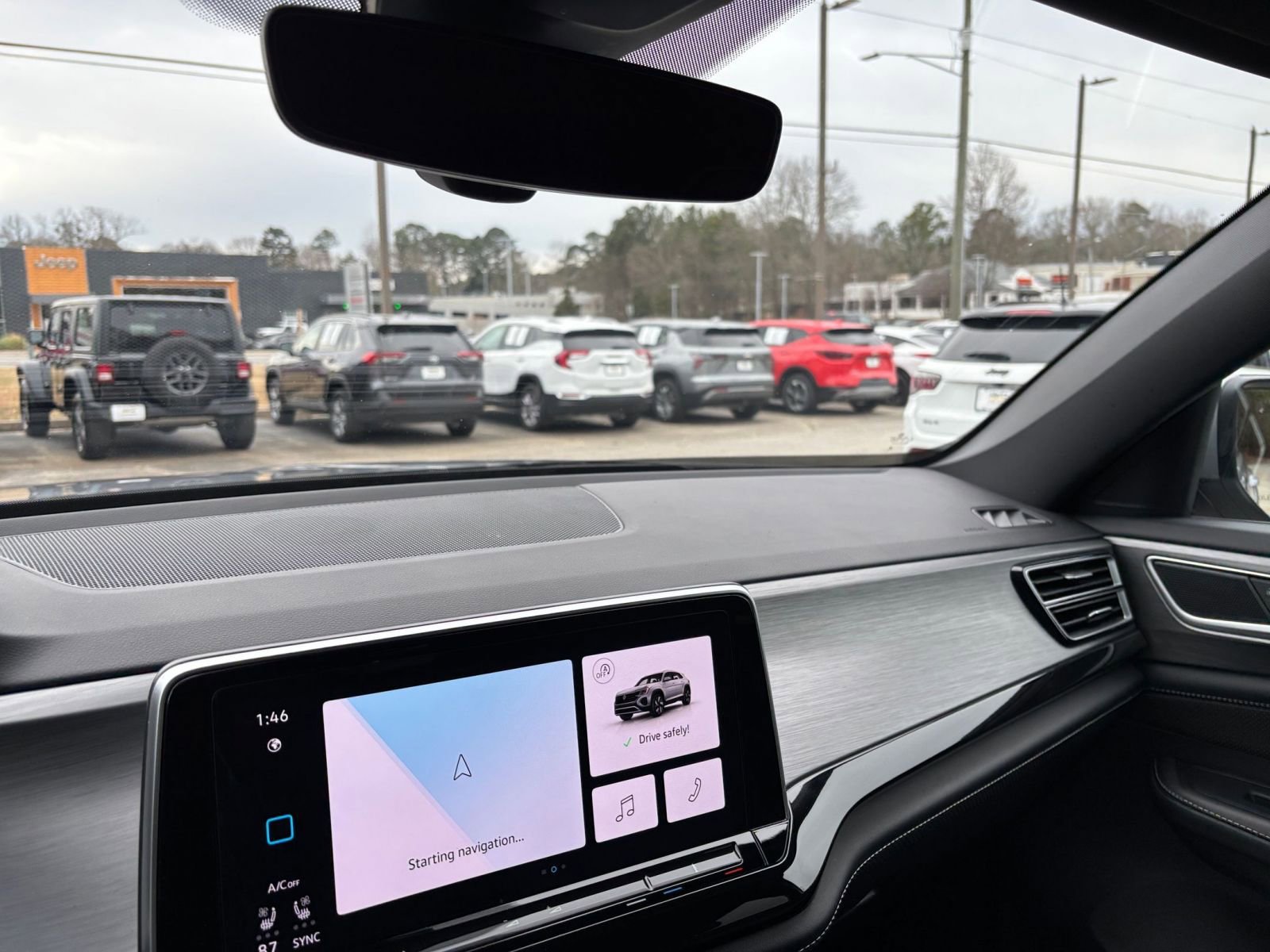 Used 2025 Volkswagen Atlas Cross Sport SE image 35