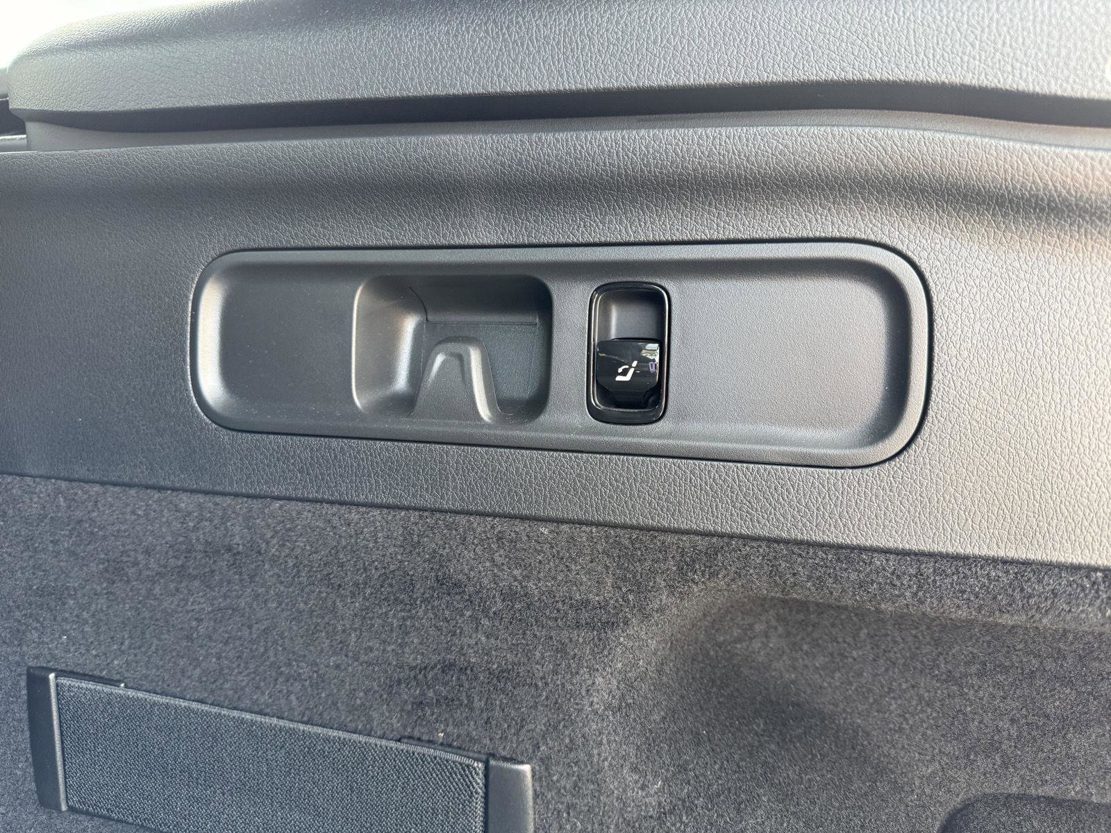 Certified 2025 Mercedes-Benz GLC 300 image 26