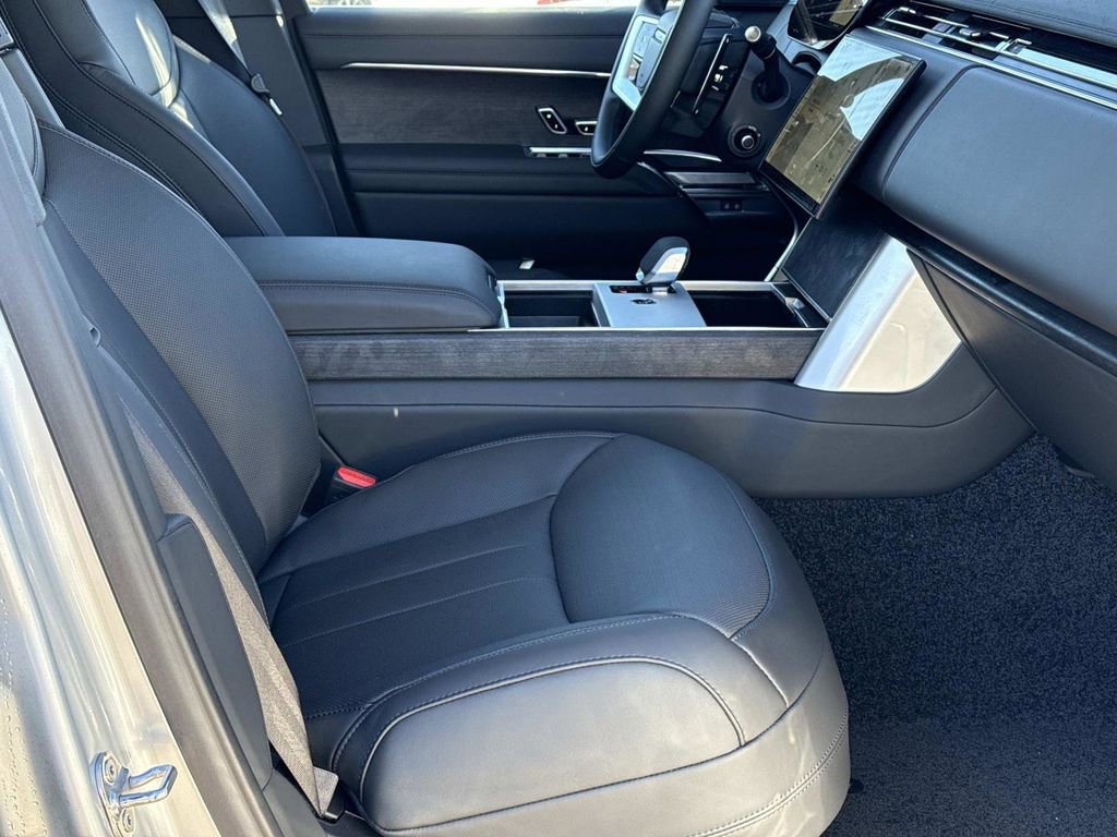 New 2025 Land Rover Range Rover SE image 13