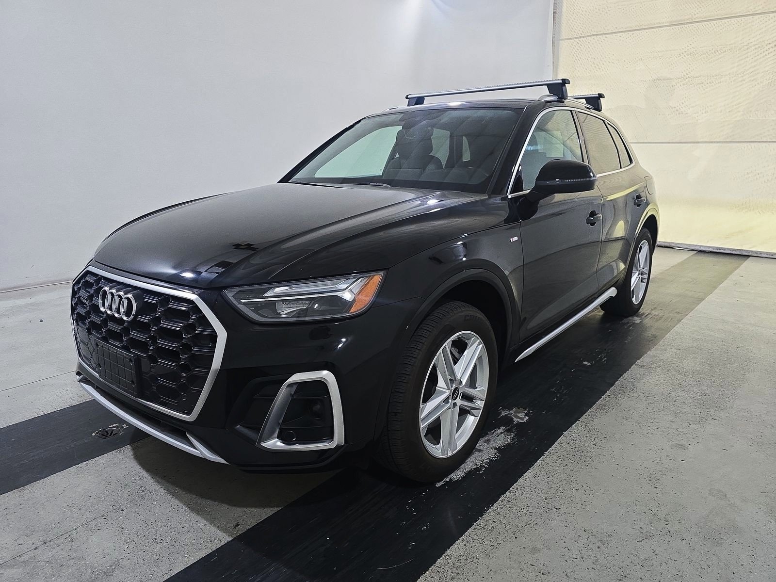 Used 2022 Audi Q5 e Premium w/ Convenience Package image 3