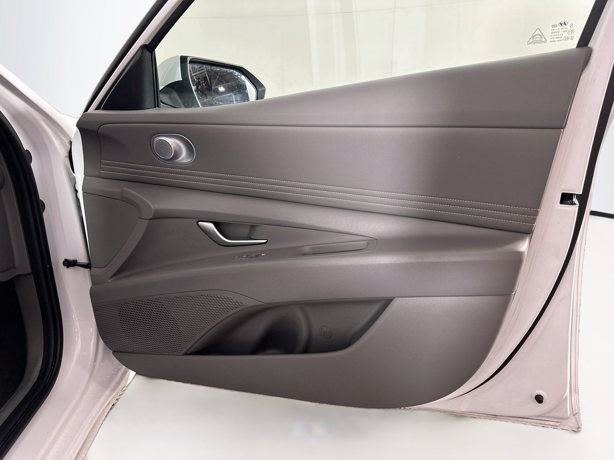 Used 2025 Hyundai Elantra SEL FWD image 32