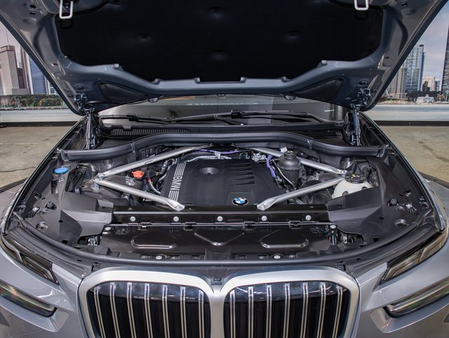 Certified 2025 BMW X7 xDrive40i image 5