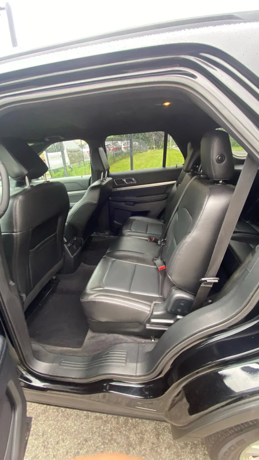 Used 2018 Ford Explorer XLT w/ Equipment Group 202A AWD/4WD image 23