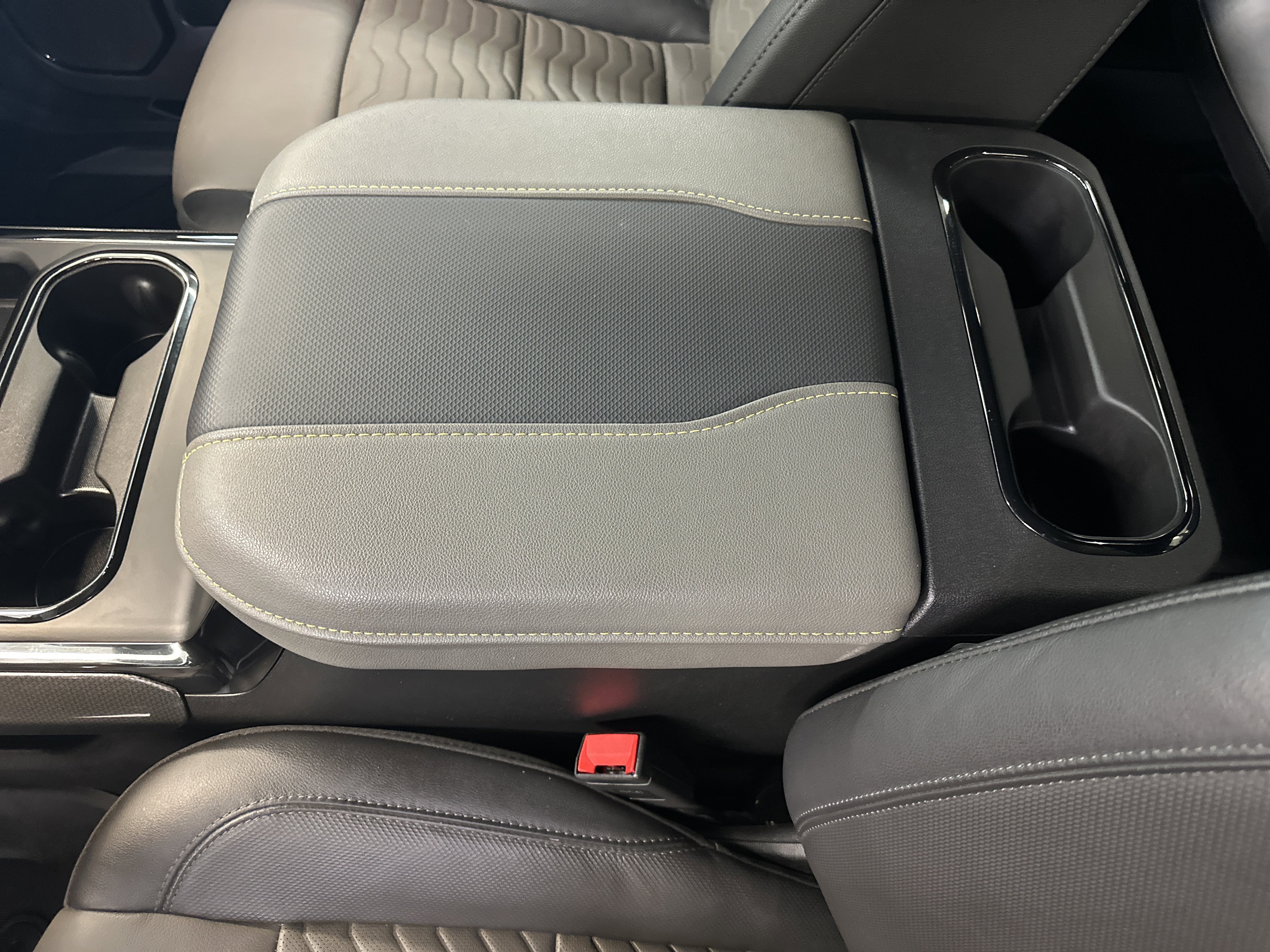 Used 2025 Chevrolet Silverado 2500 ZR2 w/ Technology Package image 31