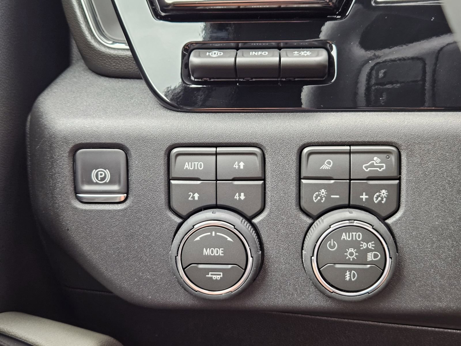 New 2026 Chevrolet Silverado 2500 ZR2 AWD/4WD image 23