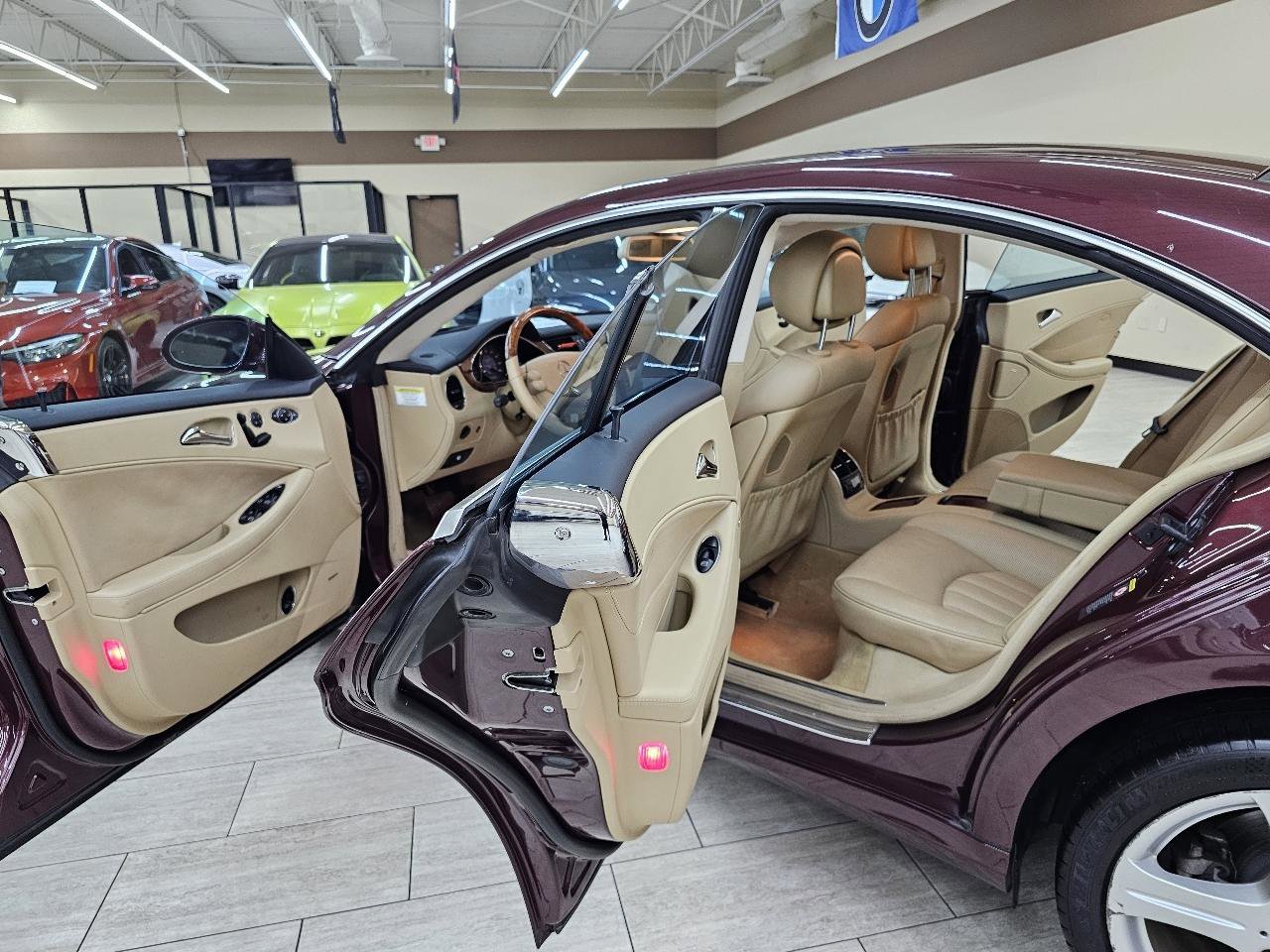 Used 2006 Mercedes-Benz CLS 500 w/ Premium Pkg image 15