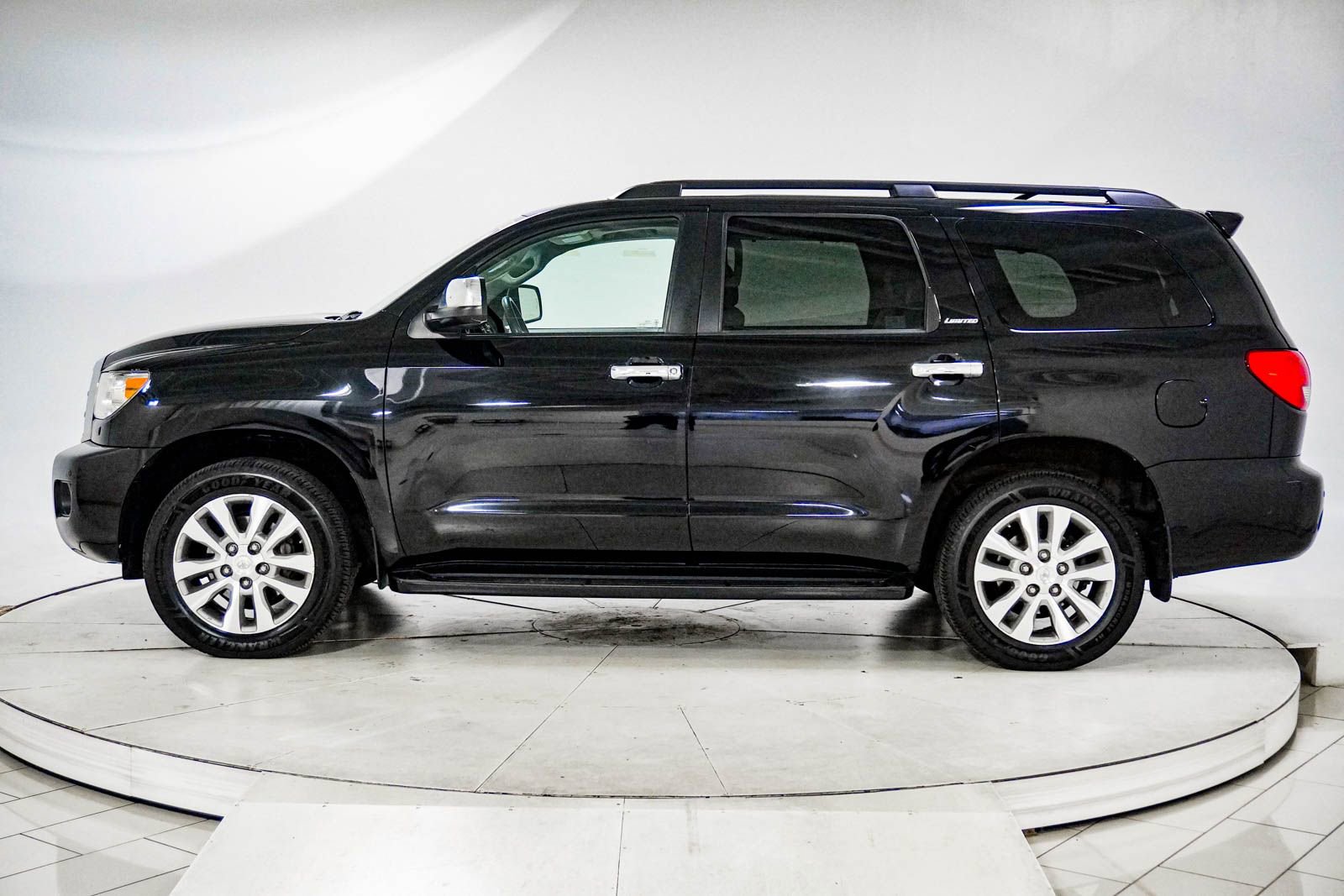 Used 2014 Toyota Sequoia Limited AWD/4WD image 5