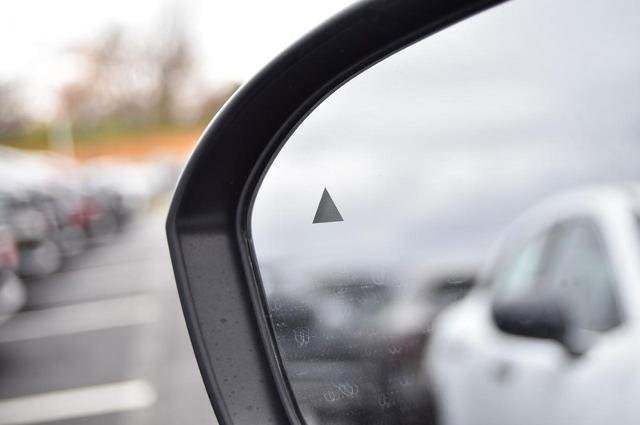 New 2025 Nissan Kicks SR image 10