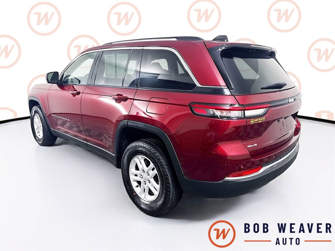 Used 2023 Jeep Grand Cherokee Laredo image 5