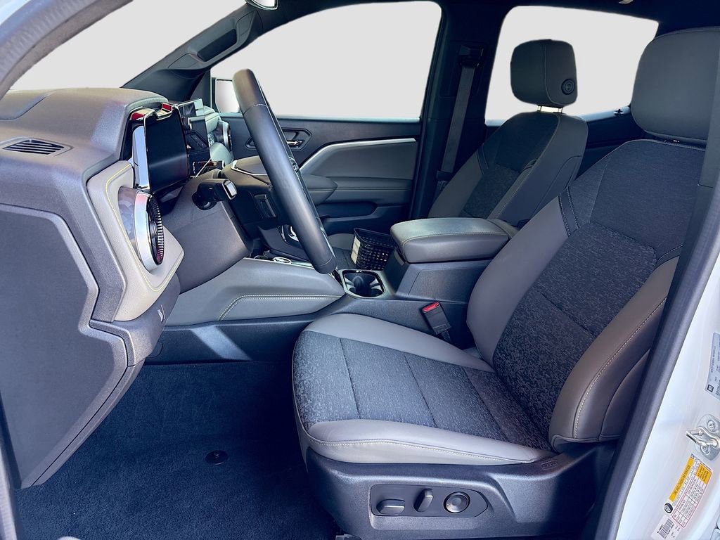 Used 2024 Chevrolet Colorado ZR2 w/ Technology Package image 18