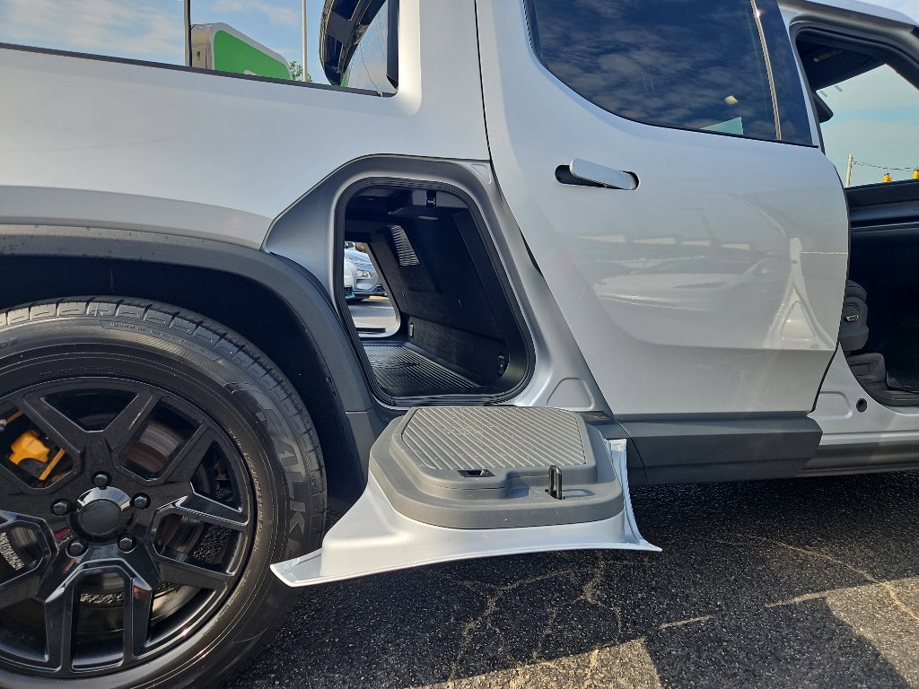 Used 2023 Rivian R1T Adventure image 22