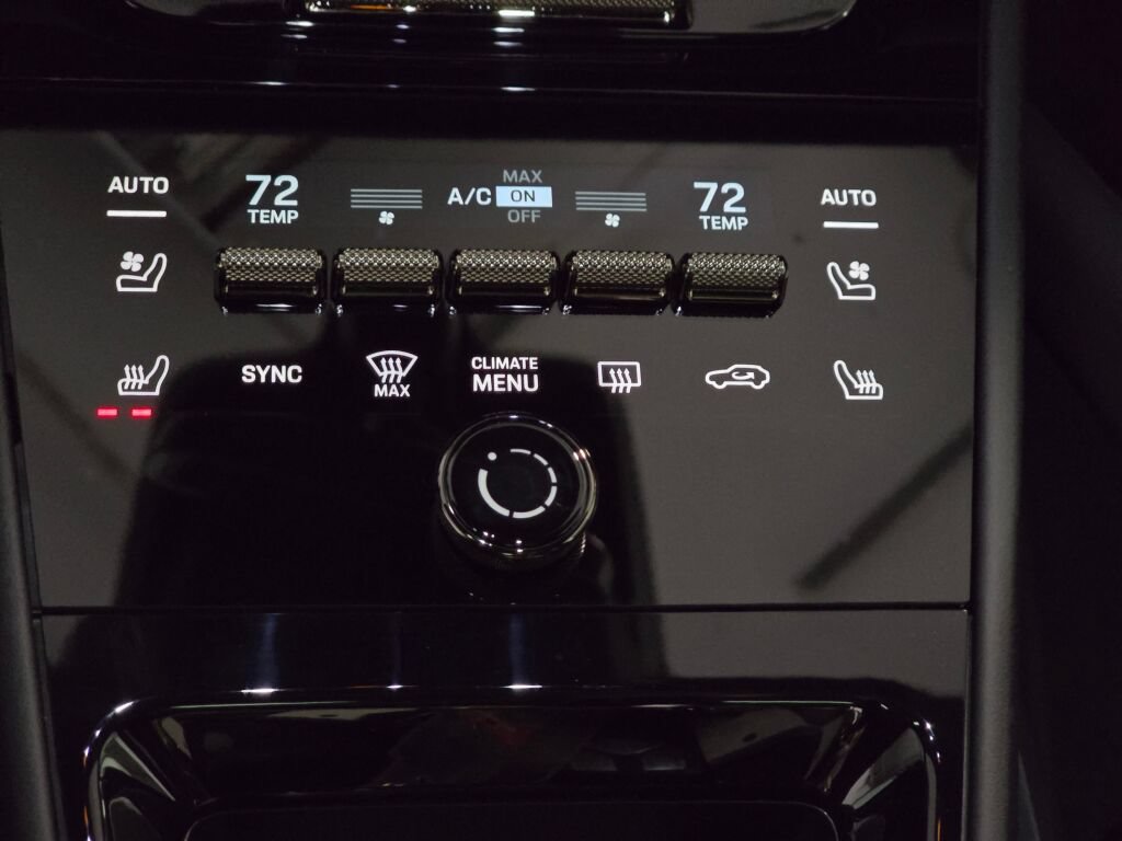 New 2026 Porsche Cayenne Turbo AWD/4WD image 17