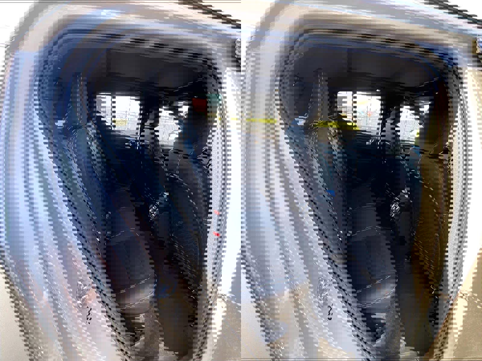 Used 2023 Volvo XC40 Recharge Plus image 30