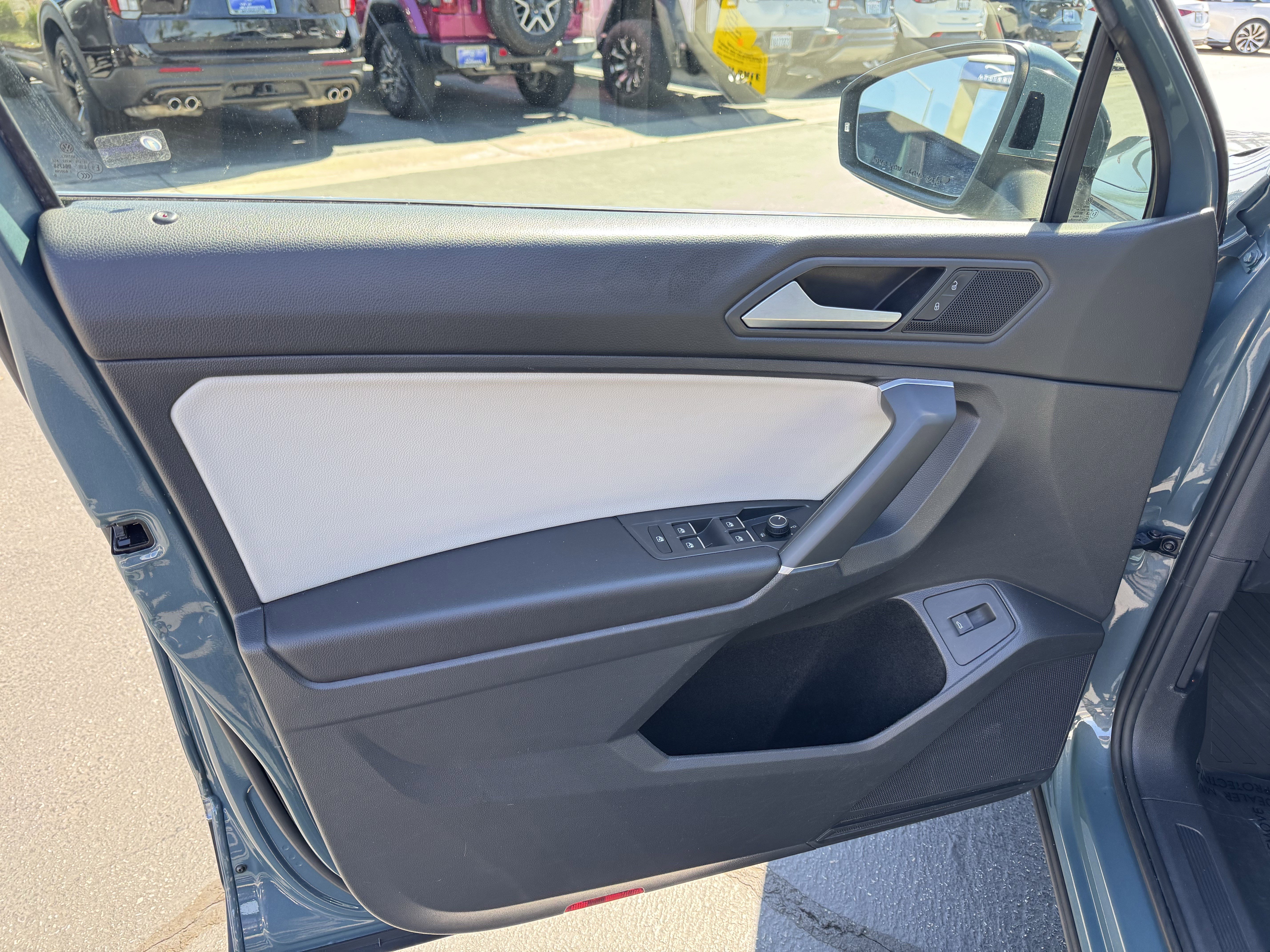 Used 2020 Volkswagen Tiguan SEL image 14