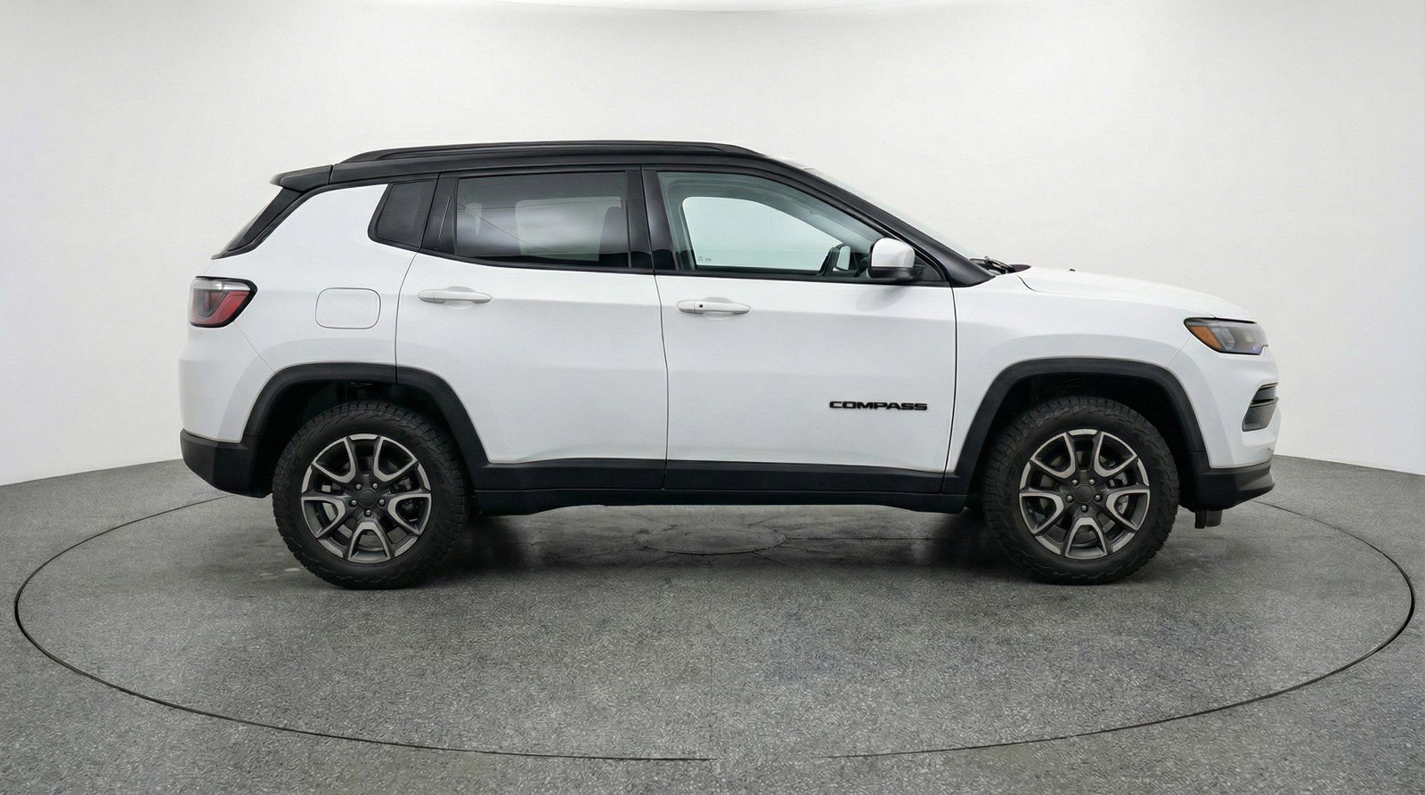 Used 2025 Jeep Compass Trailhawk image 11