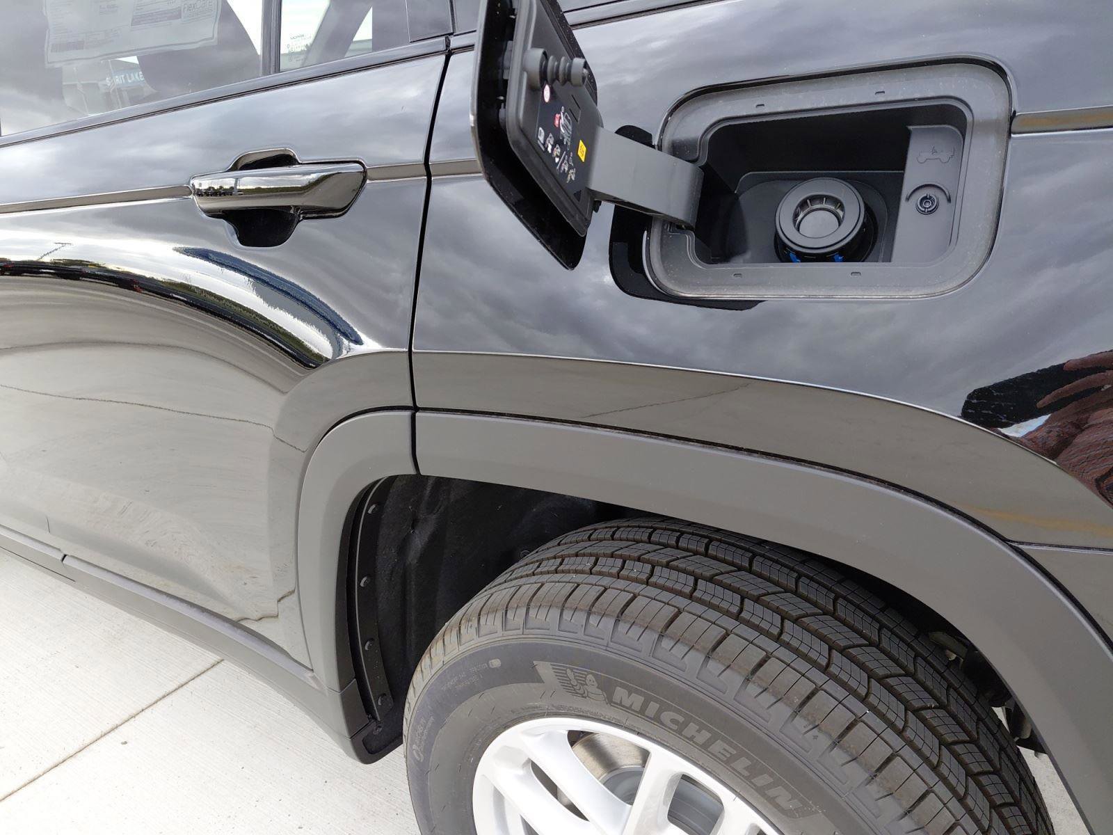 New 2025 Jeep Grand Cherokee L Laredo w/ Luxury Tech Group I AWD/4WD image 29