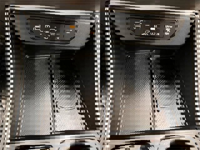 Used 2025 Kia Carnival EX image 30