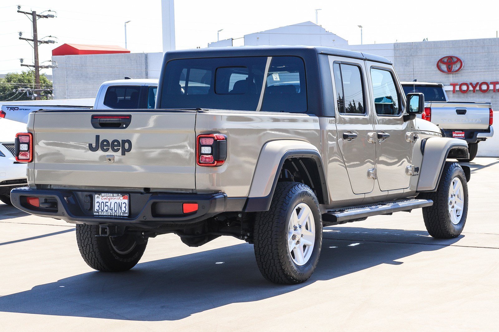 Used 2022 Jeep Gladiator Sport AWD/4WD image 2